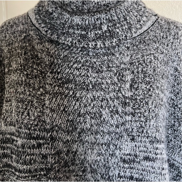 LIKE NEW Steve Madden one size fits all grey/black pullover sweater. - Picture 2 of 5